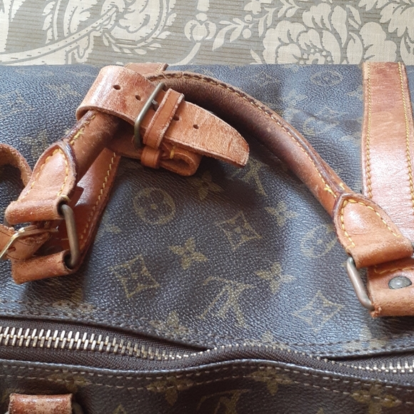 Louis Vuitton duffel. - Picture 7 of 10